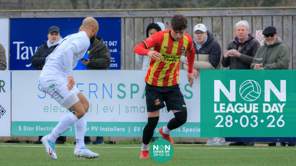 Black and White Horse Racing Blog Header_20260318_110837_0000